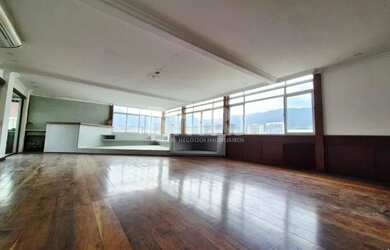 Imagem 12: Leblon: Cobertura Gigante com piscina , Vista mar e Preço Imbatível!