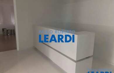 Imagem: O depósito para alugar possui 5 Vagas na garagem, 211m² de