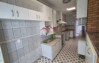 Imagem: A casa possui 3 Dormitórios, 4 Banheiros, 2 Vagas na garagem