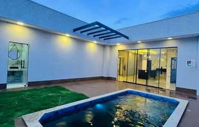 Imagem: A casa possui 3 Dormitórios, 3 Banheiros, 2 Vagas na garagem