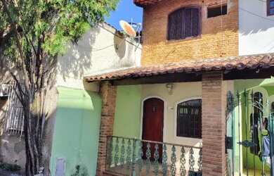 Imagem: A casa possui 2 Dormitórios, 2 Banheiros, 1 Vaga na garagem