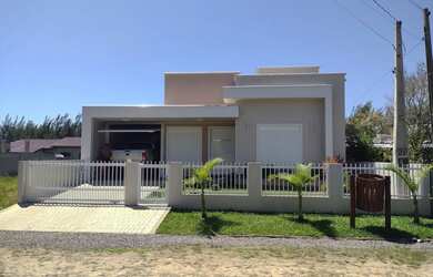 Imagem: A casa em condomínio possui 3 Dormitórios, 2 Banheiros, 2