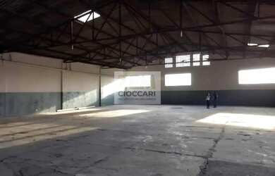 Imagem: O depósito possui 1.060m² de Área e está localizado em