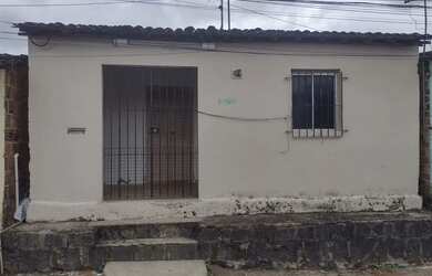 Imagem: A casa possui 2 Dormitórios, 1 Banheiro e está localizado