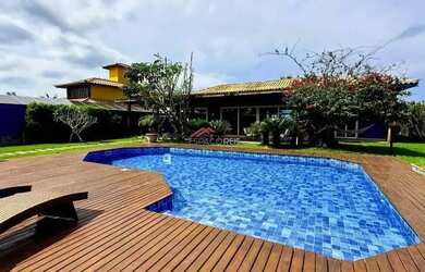 Imagem: A casa possui 5 Dormitórios, 5 Banheiros, 4 Vagas na garagem