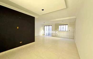 Imagem: A casa possui 3 Dormitórios, 2 Banheiros, 3 Vagas na garagem