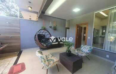 Imagem: A casa possui 3 Dormitórios, 2 Banheiros, 2 Vagas na garagem