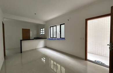 Imagem: A casa possui 3 Dormitórios, 4 Banheiros, 2 Vagas na garagem