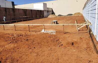 Imagem: O terreno possui 501m² de Área, Imóvel novo e está localizado