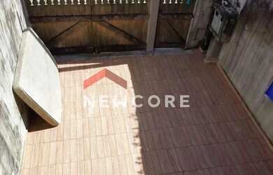 Imagem: A casa possui 4 Dormitórios, 2 Banheiros, 2 Vagas na garagem