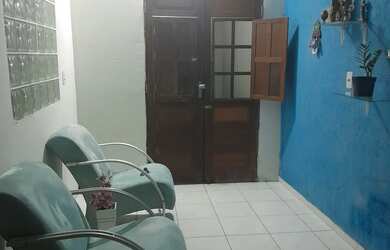 Imagem: A casa possui 4 Dormitórios, 3 Banheiros, 2 Vagas na garagem