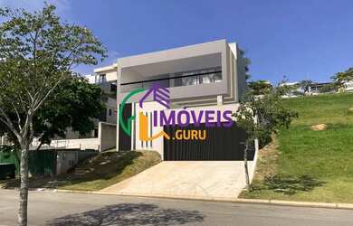 Imagem: A casa em condomínio possui 4 Dormitórios, 5 Banheiros, 3