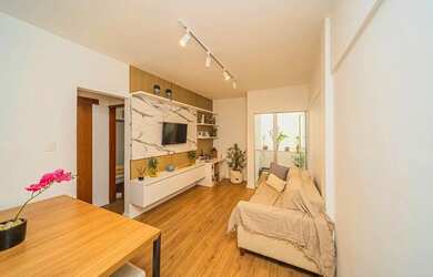 Imagem: O apartamento possui 2 Dormitórios, 1 Banheiro, 1 Vaga na garagem