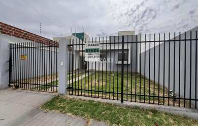 Imagem: A casa possui 2 Dormitórios, 1 Banheiro, 3 Vagas na garagem