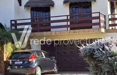 Imagem: A casa possui 3 Dormitórios, 5 Banheiros, 5 Vagas na garagem