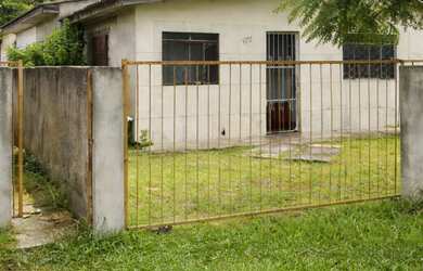 Imagem: A casa possui 3 Dormitórios, 2 Banheiros e está localizado