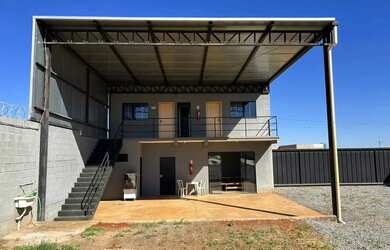 Imagem: O depósito possui 1000-0m² de Área e está localizado em