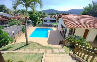 Imagem: A casa em condomínio possui 4 Dormitórios, 5 Banheiros, 4