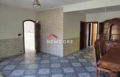 Imagem: A casa possui 2 Dormitórios, 2 Banheiros, 3 Vagas na garagem