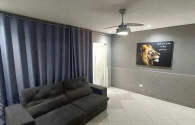 Imagem: A casa possui 3 Dormitórios, 3 Banheiros, 2 Vagas na garagem