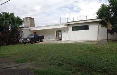 Imagem: A casa possui 4 Dormitórios, 5 Banheiros, 5 Vagas na garagem