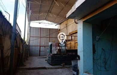 Imagem: O depósito para alugar possui 2 Vagas na garagem e 330m² de