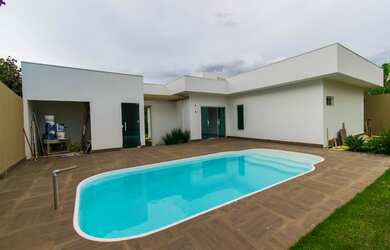 Imagem: A casa em condomínio possui 3 Dormitórios, 1 Banheiro, 2 Vagas