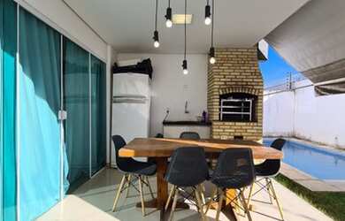 Imagem: A casa possui 4 Dormitórios, 4 Banheiros, 3 Vagas na garagem