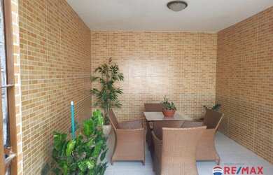 Imagem: A casa possui 3 Dormitórios, 2 Banheiros, 2 Vagas na garagem