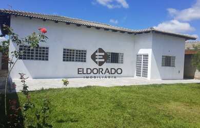 Imagem: A casa em condomínio possui 4 Dormitórios, 2 Banheiros, 5