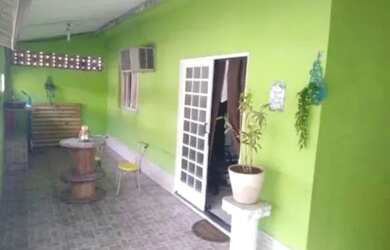 Imagem: A casa possui 2 Dormitórios, 2 Banheiros, 1 Vaga na garagem