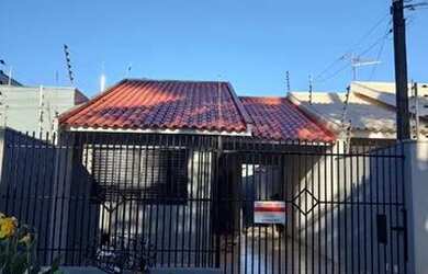 Imagem: A casa possui 3 Dormitórios, 2 Banheiros, 100m² de Área e