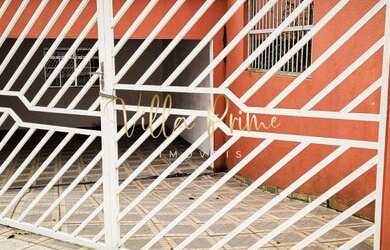 Imagem: A casa possui 3 Dormitórios, 1 Banheiro, 2 Vagas na garagem