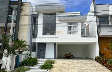 Imagem: A casa em condomínio possui 3 Dormitórios, 5 Banheiros, 230m²