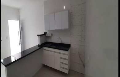 Imagem: A casa possui 2 Dormitórios, 1 Banheiro, 1 Vaga na garagem