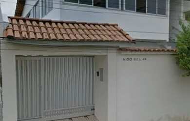 Imagem: A casa possui 4 Dormitórios, 5 Banheiros, 3 Vagas na garagem