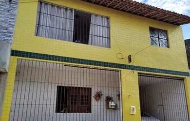 Imagem: A casa possui 3 Dormitórios, 3 Banheiros, 2 Vagas na garagem