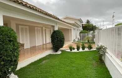 Imagem: A casa possui 5 Dormitórios, 5 Banheiros, 3 Vagas na garagem