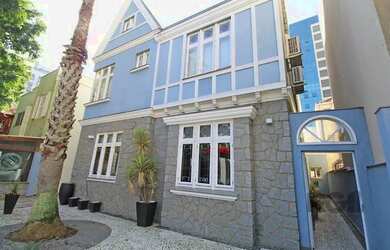 Imagem: A casa possui 5 Dormitórios, 5 Banheiros, 5 Vagas na garagem