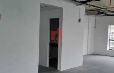 Imagem: O depósito possui 2 Vagas na garagem, 268m² de Área e Imóvel