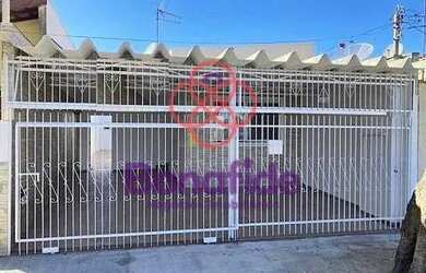 Imagem: A casa possui 2 Dormitórios, 2 Banheiros, 2 Vagas na garagem