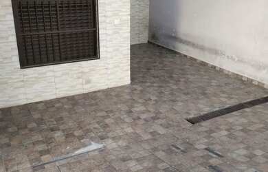 Imagem: A casa possui 2 Dormitórios, 2 Banheiros, 3 Vagas na garagem