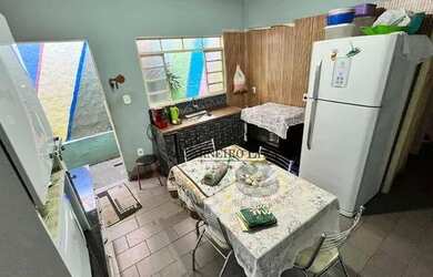 Imagem: A casa possui 2 Dormitórios, 2 Banheiros e 115m² de Área