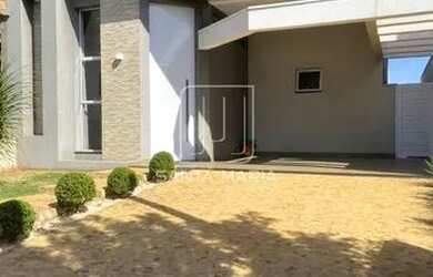 Imagem: A casa em condomínio possui 3 Dormitórios, 3 Banheiros, 4