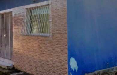 Imagem: A casa possui 3 Dormitórios, 2 Banheiros, 5 Vagas na garagem