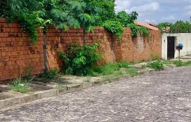 Imagem: O terreno possui 360m² de Área e está localizado em Santa