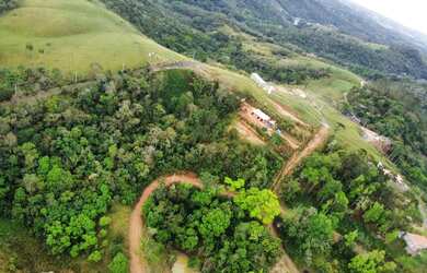 Imagem: O terreno possui 1.000m² de Área e está localizado em Portão