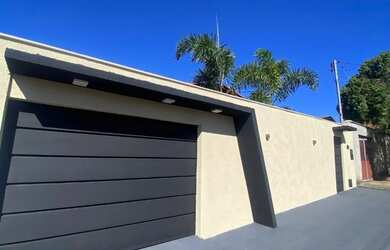 Imagem: A casa possui 3 Dormitórios e está localizado em Jardim Raio