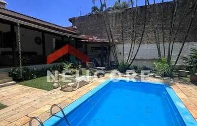 Imagem: A casa possui 4 Dormitórios, 4 Banheiros, 4 Vagas na garagem