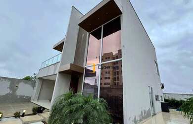 Imagem: A casa em condomínio à venda possui 4 Dormitórios, 3 Banheiros